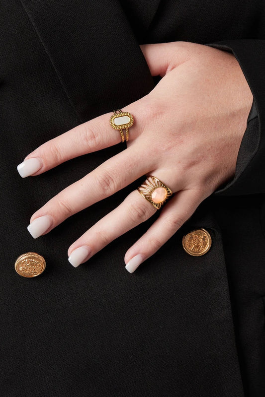 ring- bewerkt ovaal groen goudkleurig