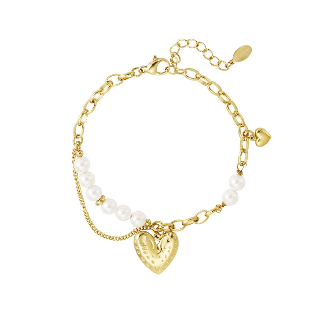 Armbandje- bewerkt hartje pareltjes goudkleurig