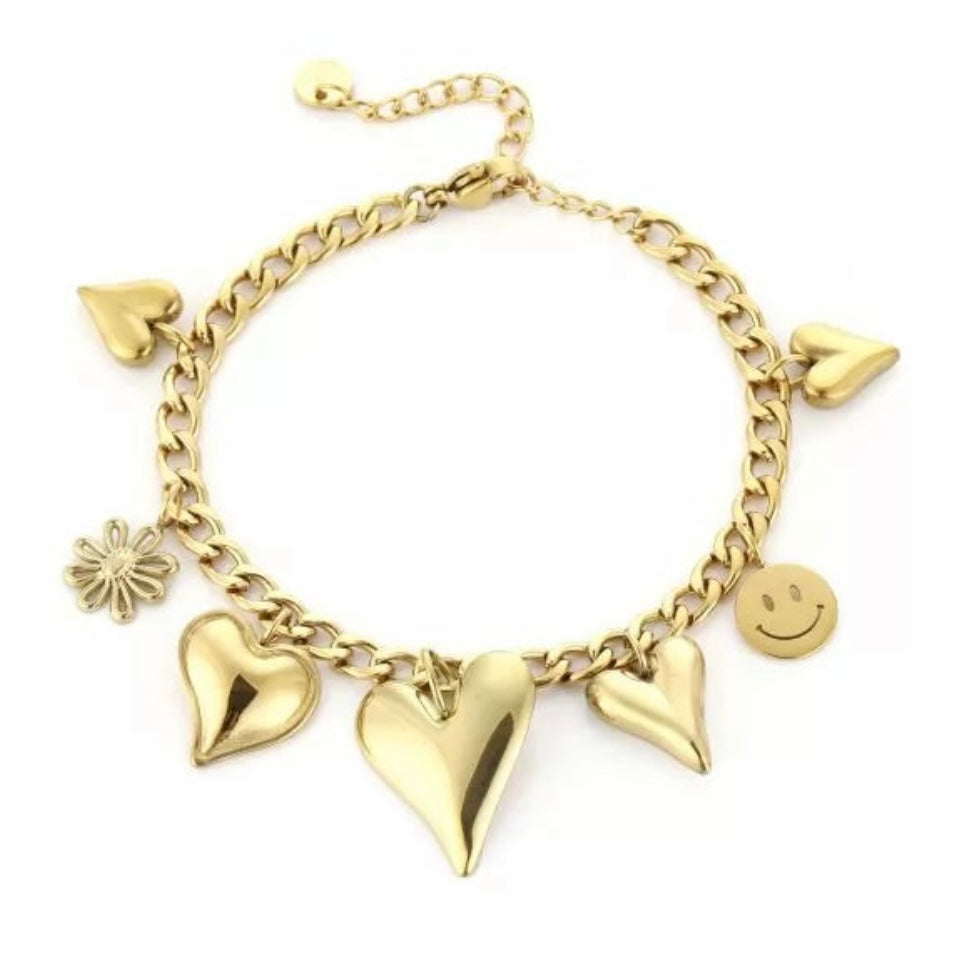 Armbandje- bedeltjes hartjes goudkleurig