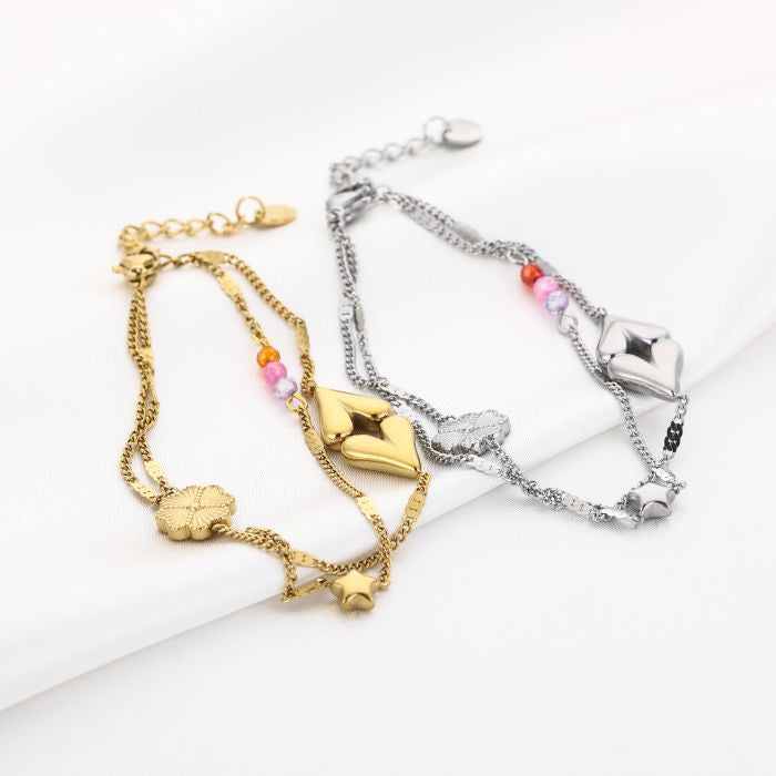 Armbandje- dubbel hartje goudkleurig