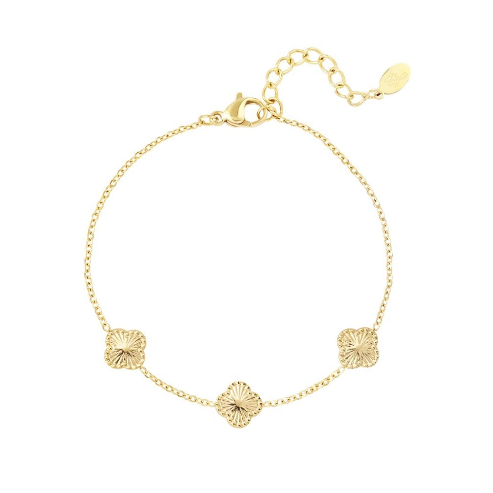 Armbandje- kleine klavertjes goudkleurig