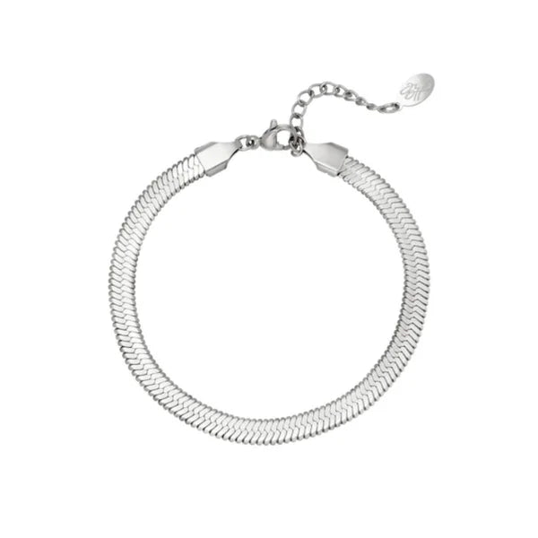 armbandje- flat chain zilverkleurig