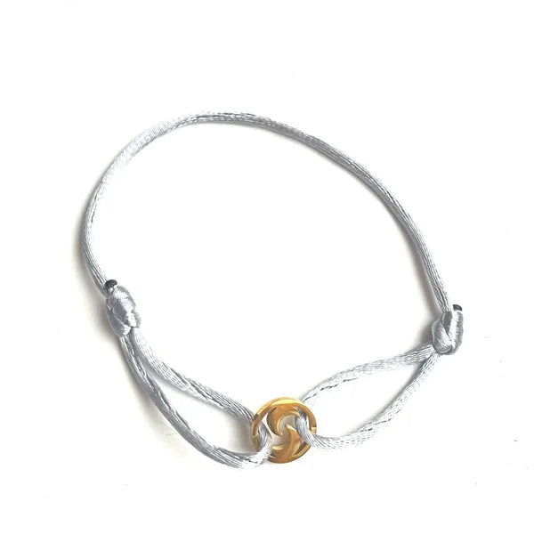 Armbandje- satijn maantjes goudkleurig