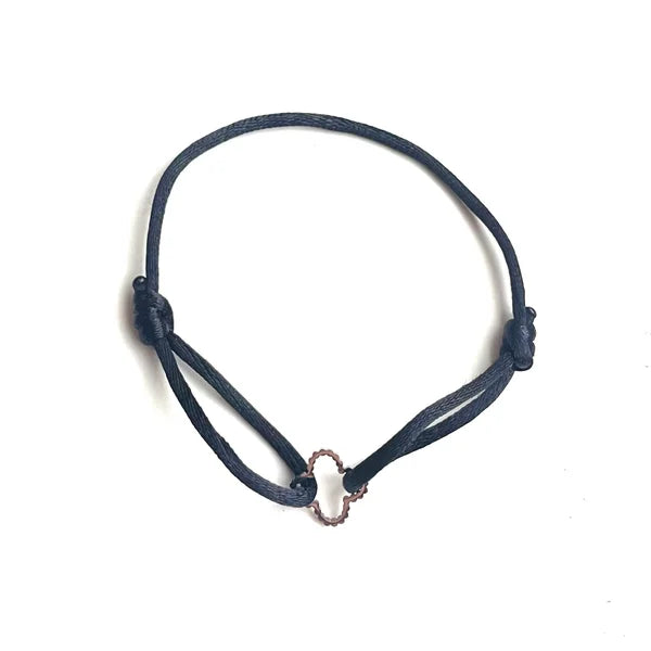 Armbandje- satijn klaver zilverkleurig