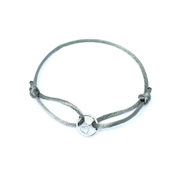 Armbandje- satijn hartjes zilverkleurig