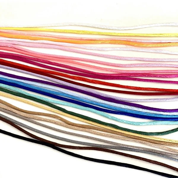 Kleurrijke sieraden koordjes in diverse tinten, Jewelrybyceline accessoire onderdelen.