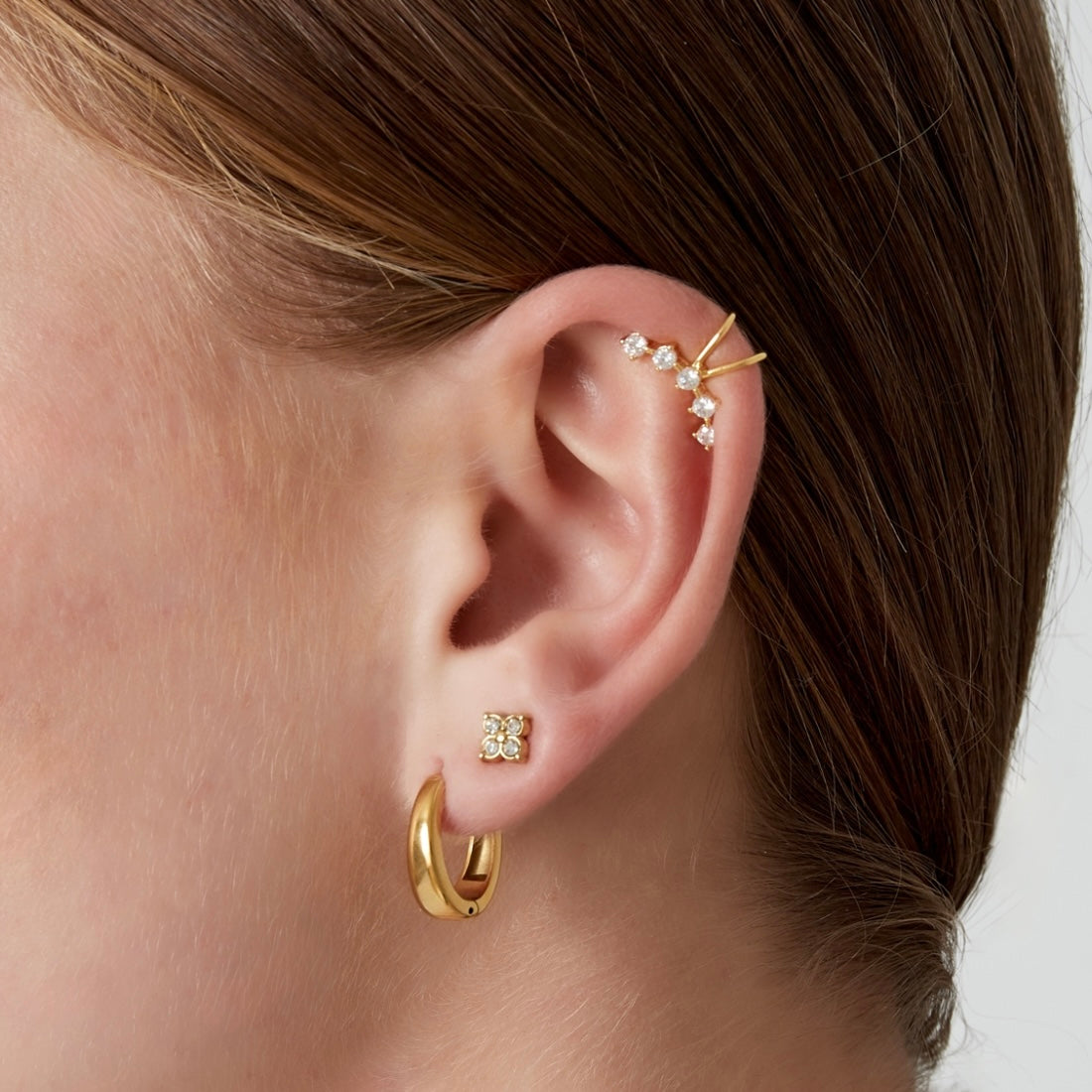 Earcuff- steentjes goudkleurig