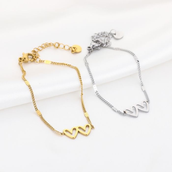 armbandjes met dubbel hartje goudkleurig en zilverkleurig