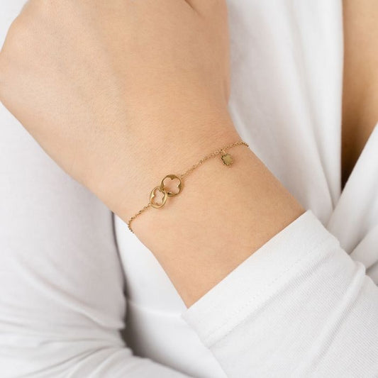 Goudkleurige klavertjes armband van stainless steel om pols
