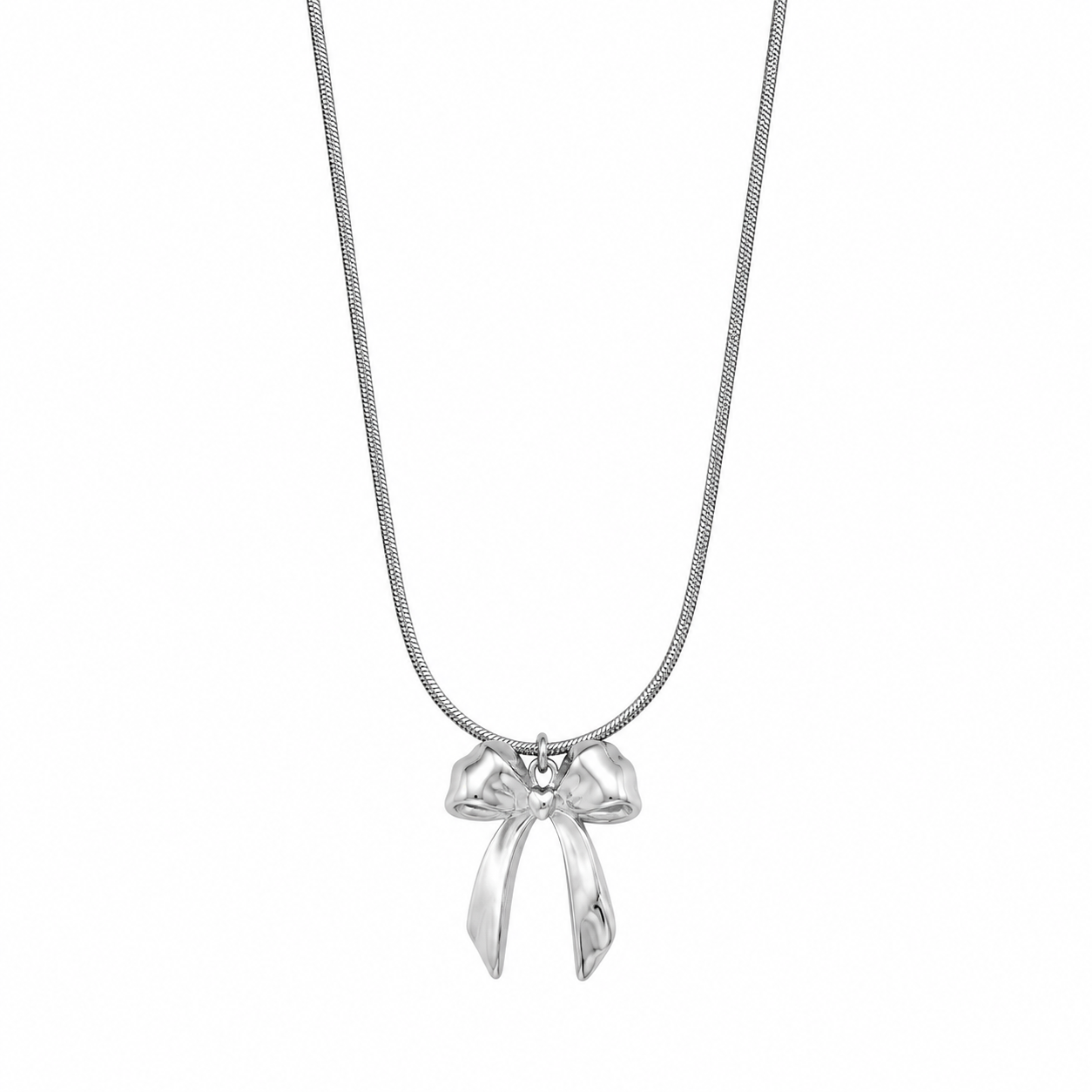 Lange zilverkleurige stainless steel ketting met strik hanger voor dames