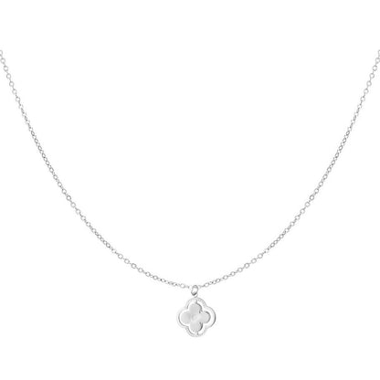 ketting- bewerkt klavertje zilverkleurig