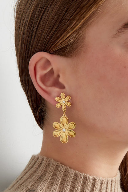 oorbellen- grote bloemen zilverkleurig