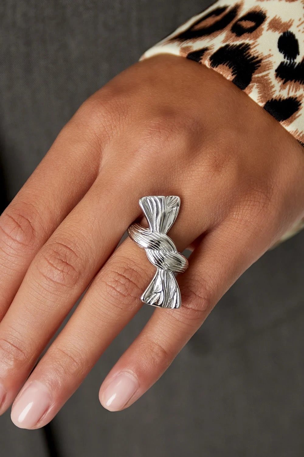 ring- knoop zilverkleurig