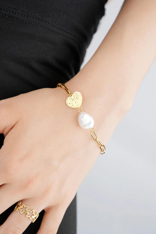 Armbandje- hart parel goudkleurig