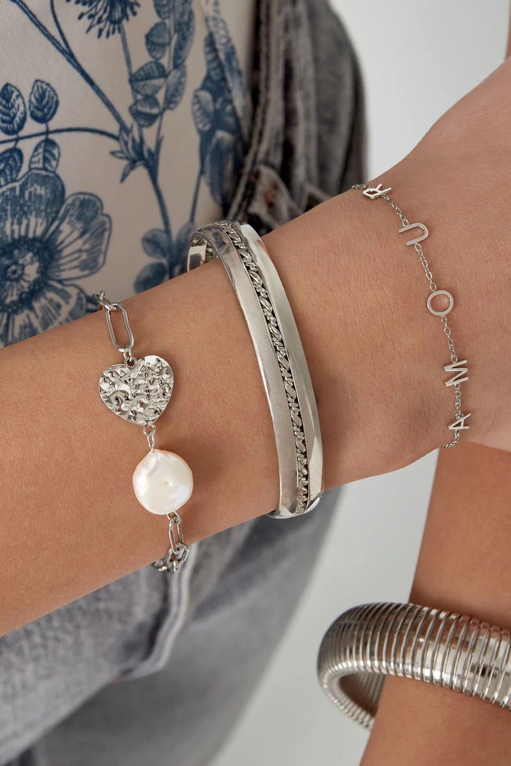 Armbandje- hart parel zilverkleurig