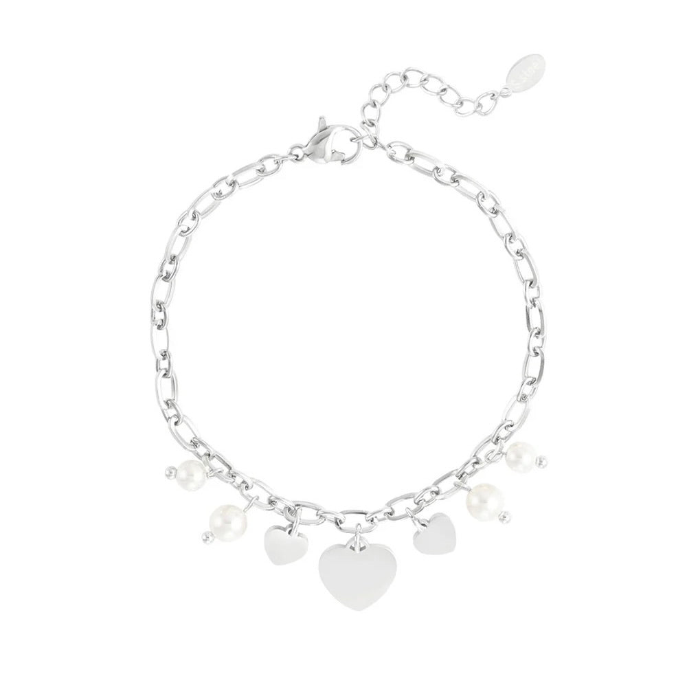Armbandje- hartjes pareltjes zilverkleurig