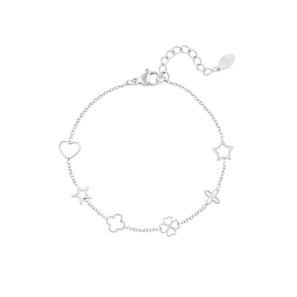 Armbandje- kleine figuurtjes zilverkleurig