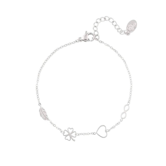 zilverkeurig armbandje met kleine figuurtjes