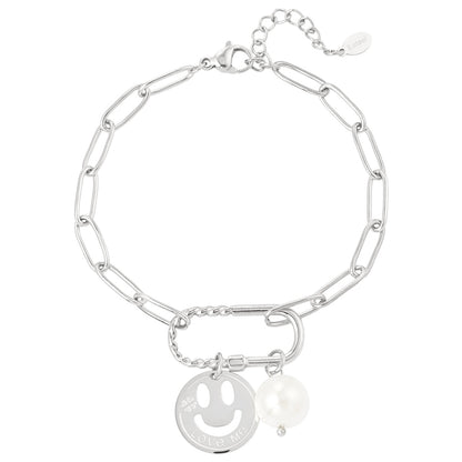Armbandje- smiley parel zilverkleurig