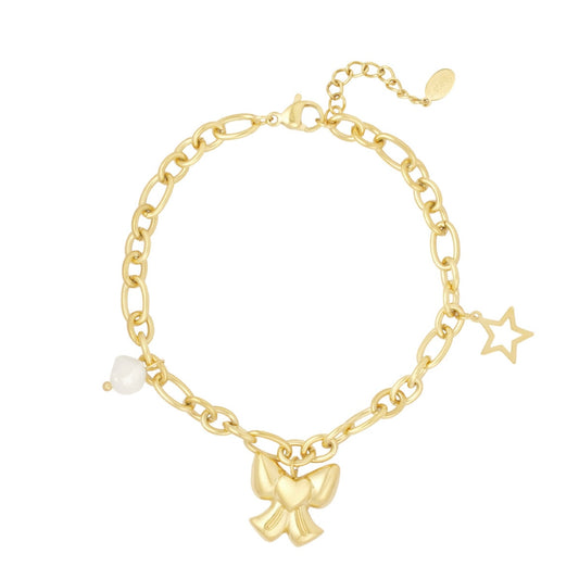 Armbandje- bedeltjes strikje pareltje goudkleurig