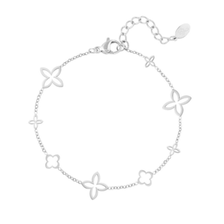 Armbandje- figuurtjes zilverkleurig