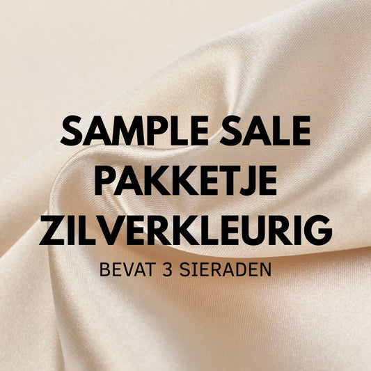sample sale pakketje met zilverkleurige sieraden