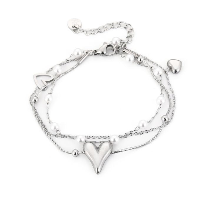 armbandje met pareltjes en hartjes zilverkleurig