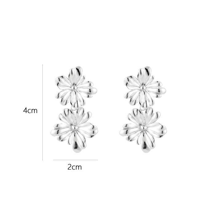 bloemen oorbellen zilverkleurig stainless steel met afmetingen