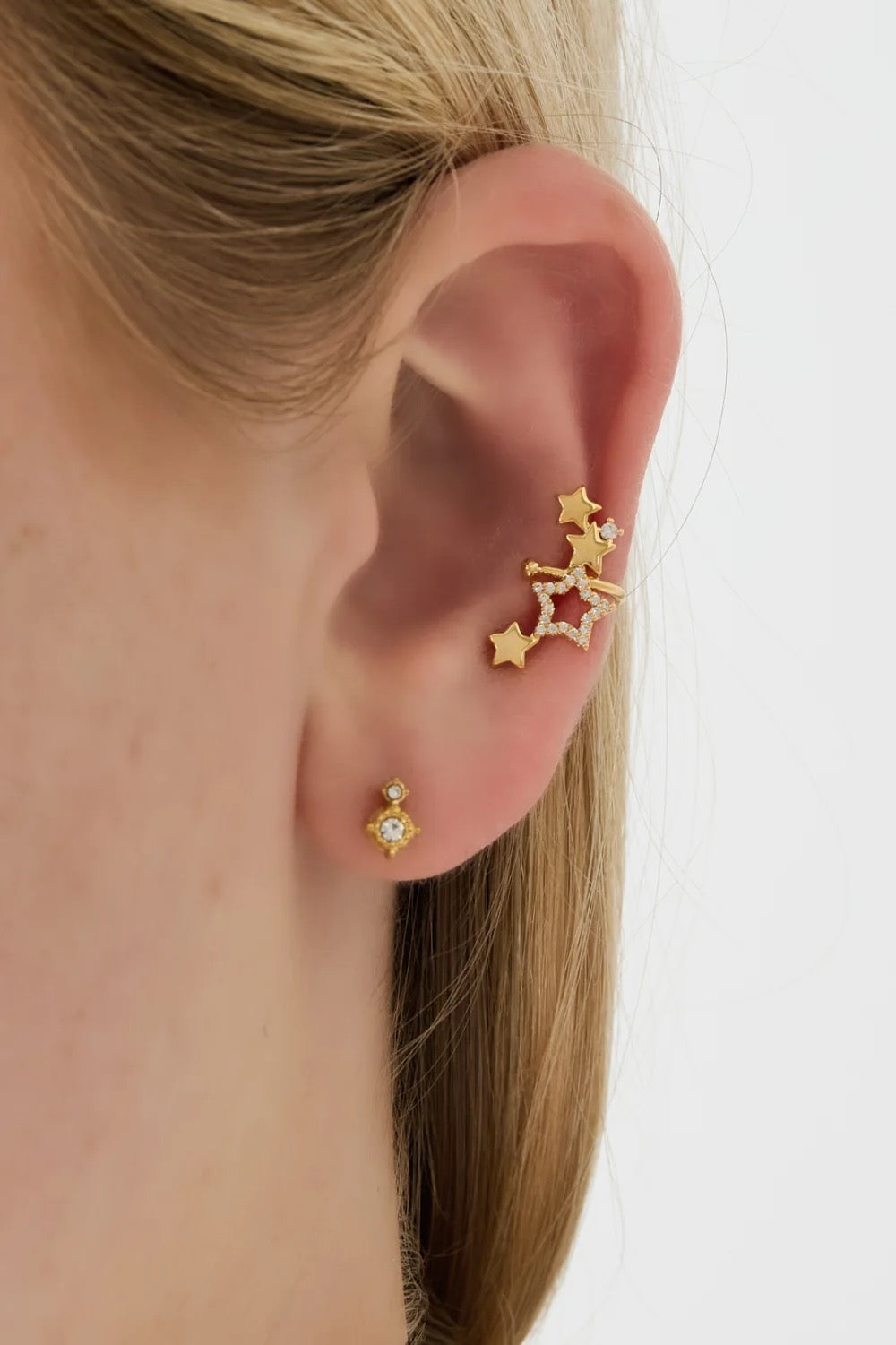 earcuff met meerdere sterretjes goudkleurig 