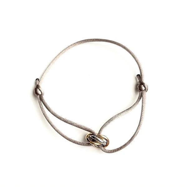 Jewelrybyceline satijn armbandje met 3 tricolor stainless steel ringetjes in goud, zilver en rosé