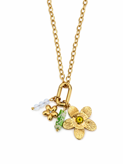 ketting met bedels bloem en kraaltjes