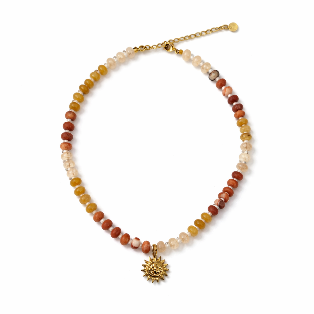 Trendy kralen ketting met zon bedel en warme kleuren kralen