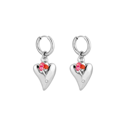 oorbellen hartje met roze kraaltjes zilverkleurig 