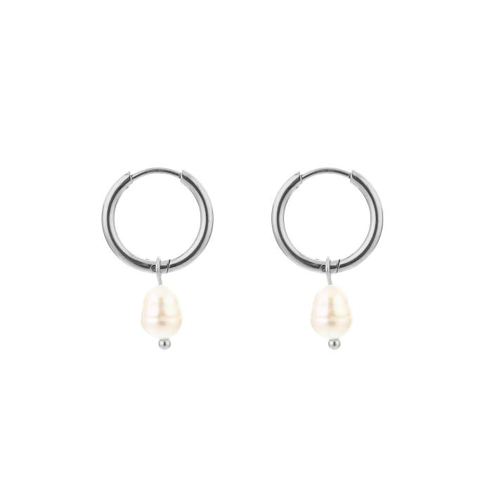 Zilverkleurige stainless steel hoop oorbellen met parel bedel