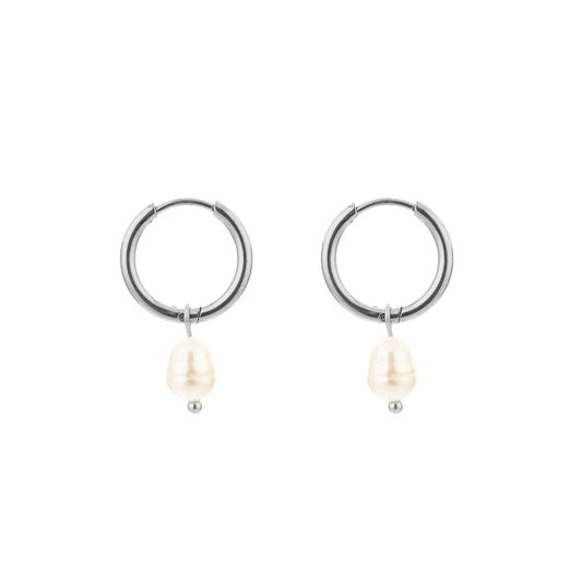 Zilverkleurige stainless steel hoop oorbellen met parel bedel